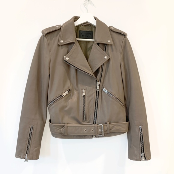 Sold - Picture 3 of 9